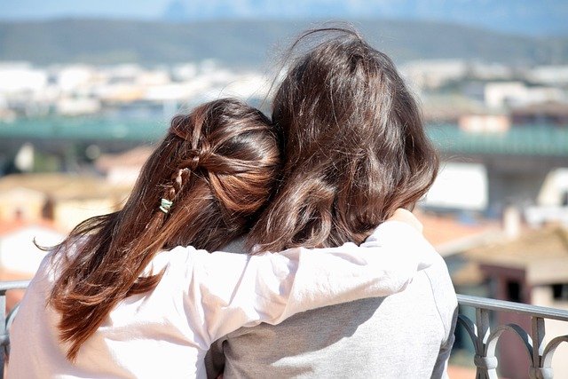 Identita dítěte v adopci a kontakt s biologickou rodinou